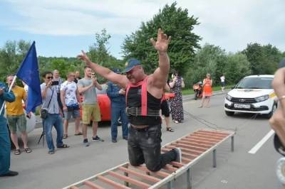 Донской силач Дмитрий Нагорный протащил в сцепке 30 автомобилей - privet-rostov.ru - Донецк