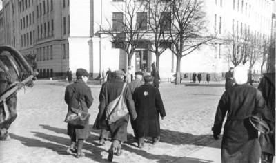 Власти Латвии одновременно чтят память жертв Холокоста и их убийц - lv.baltnews.com - Латвия