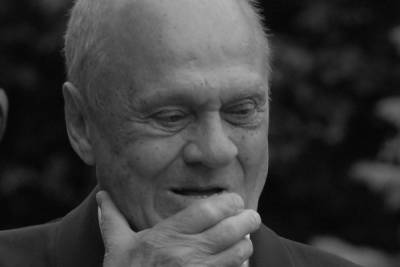 Владимир Меньшов - Врач-пульмонолог рассказал о шансах Владимира Меньшова выжить - mk.ru