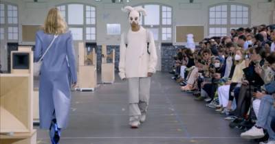 "Лаборатория веселья". В Париже прошел показ Off-White сезона осень-зима 2021-2022 (видео) - focus.ua - Украина - Париж