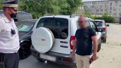 Волгоградский водитель "тестировал" внедорожник на Центральной набережной - piter.tv - Россия - Волгоград
