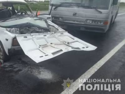 Отец погиб, мать с двумя детьми госпитализированы в результате ДТП в Херсонской области - gordonua.com - Украина - Херсонская обл.
