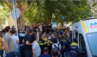 Полсотни журналистов пострадали при протестах в Тбилиси - newizv.ru - Грузия - Тбилиси