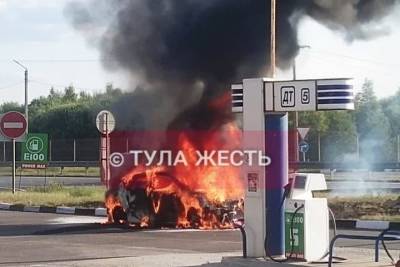 Очевидцы сообщили о пожаре в машине на автозаправке под Веневом - tula.mk.ru - Тула - Тульская обл.