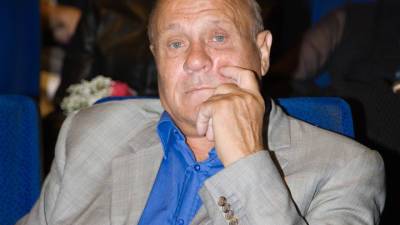 Владимир Меньшов - "Вот это вырежут": друг детства Меньшова вспомнил о просмотре черновика фильма "Любовь и голуби" - vesti.ru - Астрахань