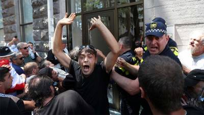 Восемь человек задержали на акции противников марша ЛГБТ в Тбилиси - iz.ru - Израиль - Грузия - Тбилиси