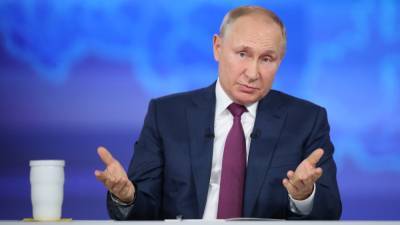 Владимир Путин - Сергей Боярский - Валерий Газзаев - Андрей Альшевских - Путин подписал закон о блокировке порочащей честь информации - svoboda.org