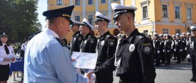 Возле Дюка прошла церемония выпуска полицейских университета внутренних дел - w-n.com.ua - Одесса
