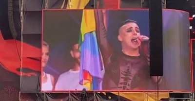 Украинский певец Melovin совершил каминг-аут и поцеловался с мужчиной прямо на сцене - reendex.ru - Киев