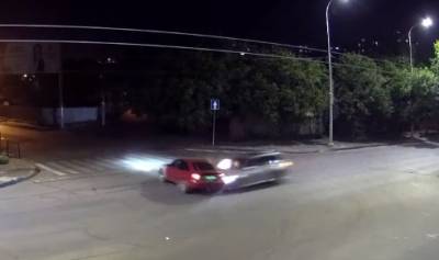 В Одессе одно авто протаранило другое: виноват светофор? - odessa-life.od.ua - Украина - Одесса