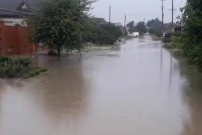 В Славянске-на-Кубани спецтехника продолжает откачивать воду после страшного потопа - kuban.mk.ru - Сочи - Краснодарский край - Славянск