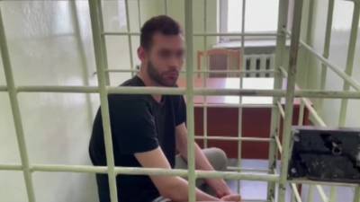 Москвич с "секретными документами" отобрал машину у таксиста - vesti.ru - Москва - Россия - Смоленская обл.
