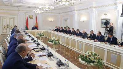 Александр Лукашенко - Лукашенко поручил выработать стратегию по минимизации эффекта санкций Запада - iz.ru - Израиль - Белоруссия