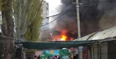 Пожар на Молдаванке в Одессе, кадры ЧП: "Огонь грозил перекинуться на жилой дом" - politeka.net - Украина - Одесса