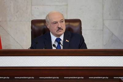 Александр Лукашенко - Лукашенко счел санкции шантажом в международном масштабе и заговорил о войне - lenta.ru - Белоруссия - Германия - Минск