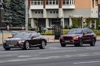 Bentley - В центре столицы заметили сразу два шикарных Bentley с одинаковыми номерами (ФОТО) - enovosty.com - Киев