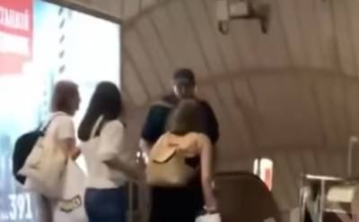 Решил проявить "симпатию": девушки избили хама в киевском метро, видео разборок - politeka.net - Украина - Киев