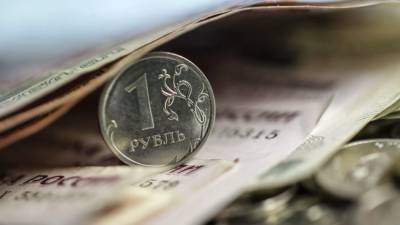 Александр Купцикевич - Аналитик рассказал о причинах падения курса рубля на фоне дорожающей нефти - russian.rt.com - США