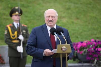 Александр Лукашенко - Лукашенко «отправил» нелегальных мигрантов в просвещенную и теплую Европу - lenta.ru - Украина - Белоруссия - Польша - Литва - Латвия
