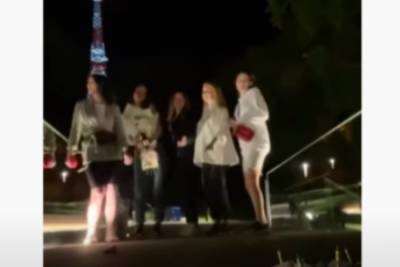 Фейерверки и танцы: во Львове открыли дело из-за празднования дня рождения на мемориале Героев Небесной сотни - rupor.info - Украина - Львов - Львовская обл.