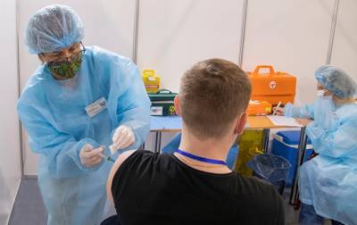 Николай Поворозник - В Киеве 400 тысяч человек прошли COVID-вакцинацию - korrespondent.net - Украина - Киев