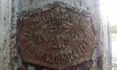Как сложится судьба одесской исторической тумбы с заводским клеймом? (фото) - odessa-life.od.ua - Украина - Одесса