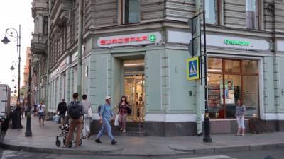 Жители Литейного округа отстояли двор в борьбе с "EuroSPAR" - piter.tv