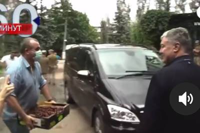 Петр Порошенко - Порошенко угостил украинских военных в Донбассе черешней - lenta.ru - Украина - Киев - Мелитополь