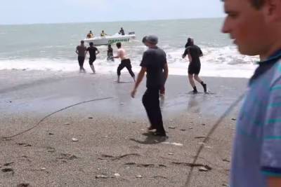 Опубликовано видео поиска петербургской семьи, которую унесло в море в Гагре - spb.mk.ru - Россия - Санкт-Петербург - Апсны