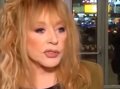 Алла Пугачева - Рот совсем перекосило: Алла Пугачева неудачно накачала губы, едва рот открывает - ukrainianwall.com - Украина
