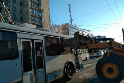 Костромские казусы: троллейбус столкнулся с экскаватором - kostroma.mk.ru - Кострома