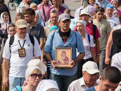 Владимир Зеленский - Михаил Подоляк - 41% украинцев считает протесты сторонников УПЦ МП попыткой дестабилизировать ситуацию в Украине – опрос - gordonua.com - Москва - Украина - Киев
