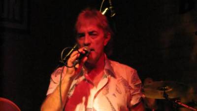 Скончался 74-летний вокалист группы Uriah Heep Джон Лоутон - vm.ru - Англия