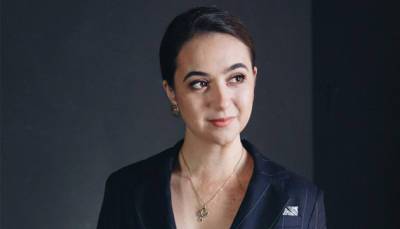 Владимир Зеленский - Юлия Мендель - Мендель предложила подписчикам выбрать образ, в котором она будет на обложке своей книги - sharij.net - Украина