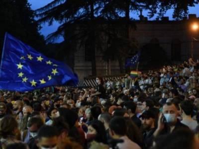 В Грузии у здания парламента состоялись новые столкновения между сторонниками и противниками "Тбилиси Прайд": детали - unn.com.ua - Украина - Киев - Грузия - Тбилиси