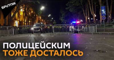 Полицию закидали петардами и дымовыми шашками в Тбилиси - видео - sputnik-georgia.ru - Грузия - Тбилиси
