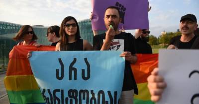 В Тбилиси ЛГБТ-парад перерос в побоище (ФОТО) - dsnews.ua - Украина - Грузия - Тбилиси
