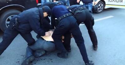 В Киеве полицейские избили иностранца дубинками ради 500 гривен и наушников, - прокуратура - focus.ua - Украина - Киев - Армения - район Оболонский