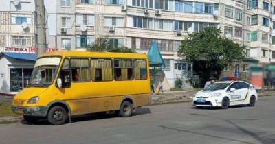 Закрыл двери и угрожал: пассажирка заявила в полицию о хулиганстве маршрутчика в Херсоне - focus.ua - Украина - Херсон