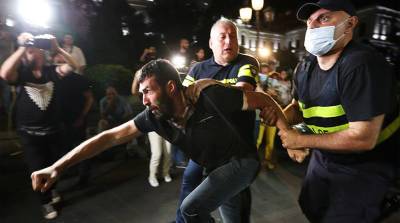 В Грузии во время митинга полиция задержала более 100 человек - belta.by - Грузия - Белоруссия - Минск - Тбилиси