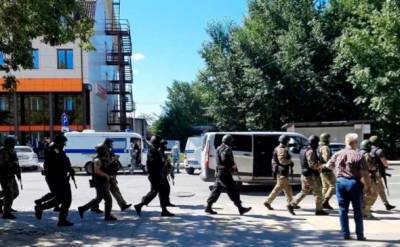 В Тюмени в отделении Сбербанка захватили заложников - newsland.com - Тюмень