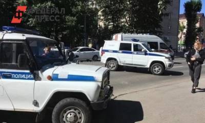 Руслан Кухарук - В тюменском офисе Сбербанка неизвестный захватил двух заложников - fedpress.ru - Тюмень