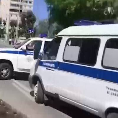 Мужчина, захвативший отделение Сбербанка в Тюмени, сдался полиции - radiomayak.ru - Тюмень