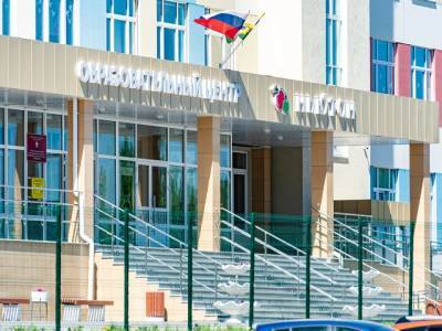 Алексей Текслер - Челябинцы не могут устроить детей в самую крупную школу - u24.ru - Челябинск