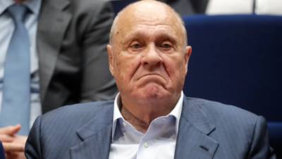 «Их прививают, а они умирают»: Сеть обсудила смерть Меньшова и болезнь Москальковой - newsland.com