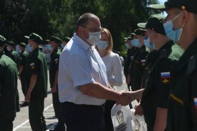 Олег Мельниченко - Олег Мельниченко пожелал успешной службы пензенским призывникам - mk.ru - Россия - Пензенская обл.