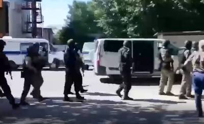 Подозреваемого в захвате заложников в банке задержали в Тюмени - vm.ru - Тюмень - Тюменская обл.