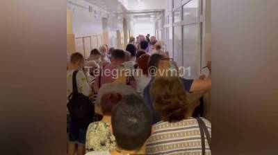 Облздрав объяснил давку в очереди на вакцинацию от ковида в Воронеже - vestivrn.ru - Воронеж