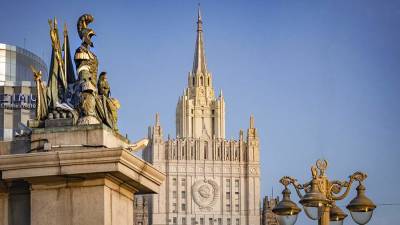 Советник посольства Эстонии прибыла в МИД РФ - iz.ru - Москва - Россия - Санкт-Петербург - Израиль - Эстония