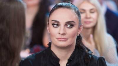 Елена Ваенга - «Поднимала ноги без носков!» — участник ссоры с Ваенгой рассказал об инциденте - 5-tv.ru - Санкт-Петербург